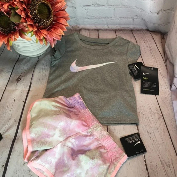 NWT Nike T-Shirt & Shorts pink 18M activewear streetwear summer athletic - Picture 1 of 3